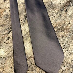 DKNY Donna Karan Men's 100% Silk Gray Tie